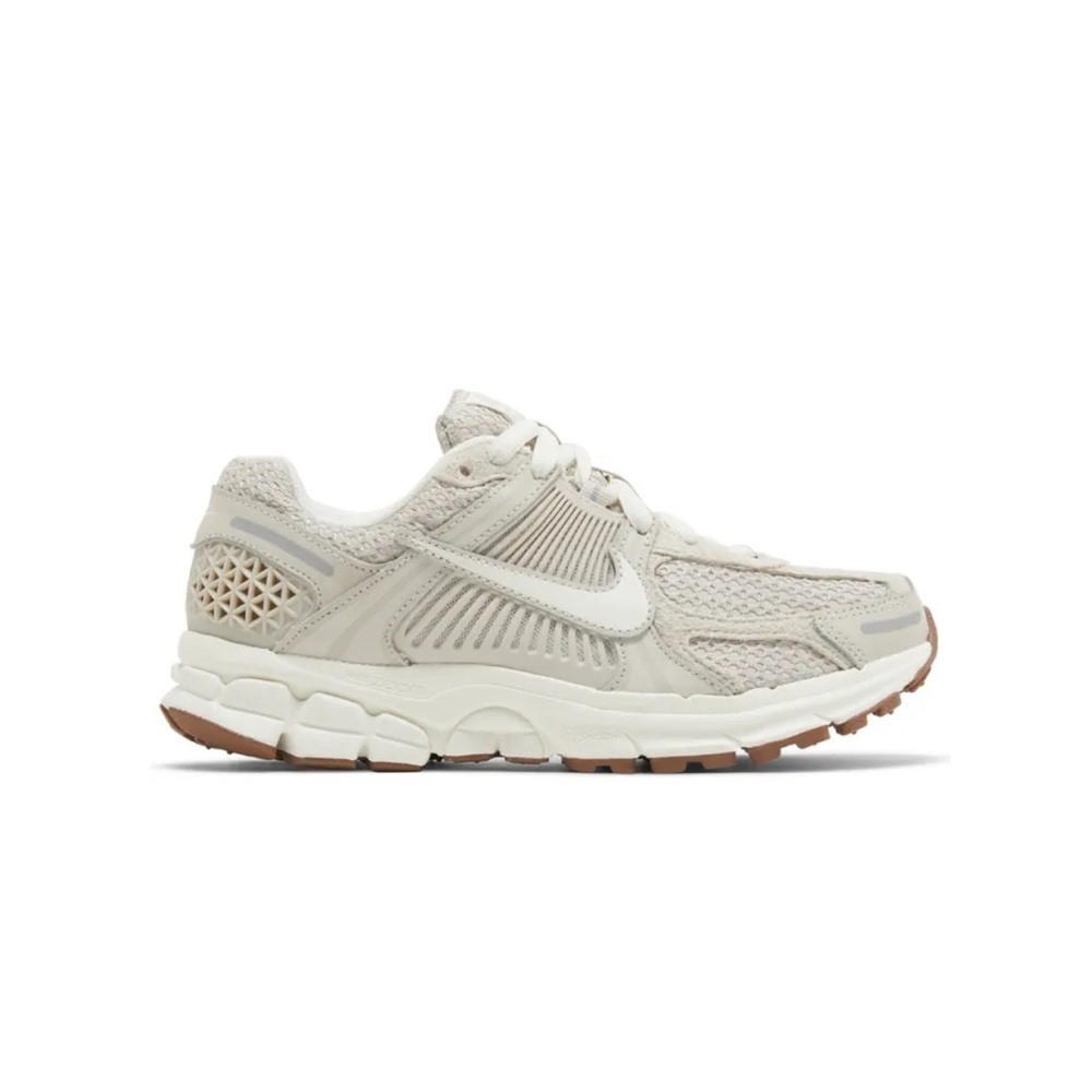 Nike. Zoom Vomero 5. Light Orewood Brown / Sail